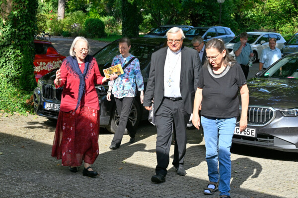 Bischofsbesuch in der Marienpfalz 2025